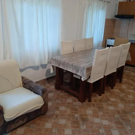 Tomo Guest house *